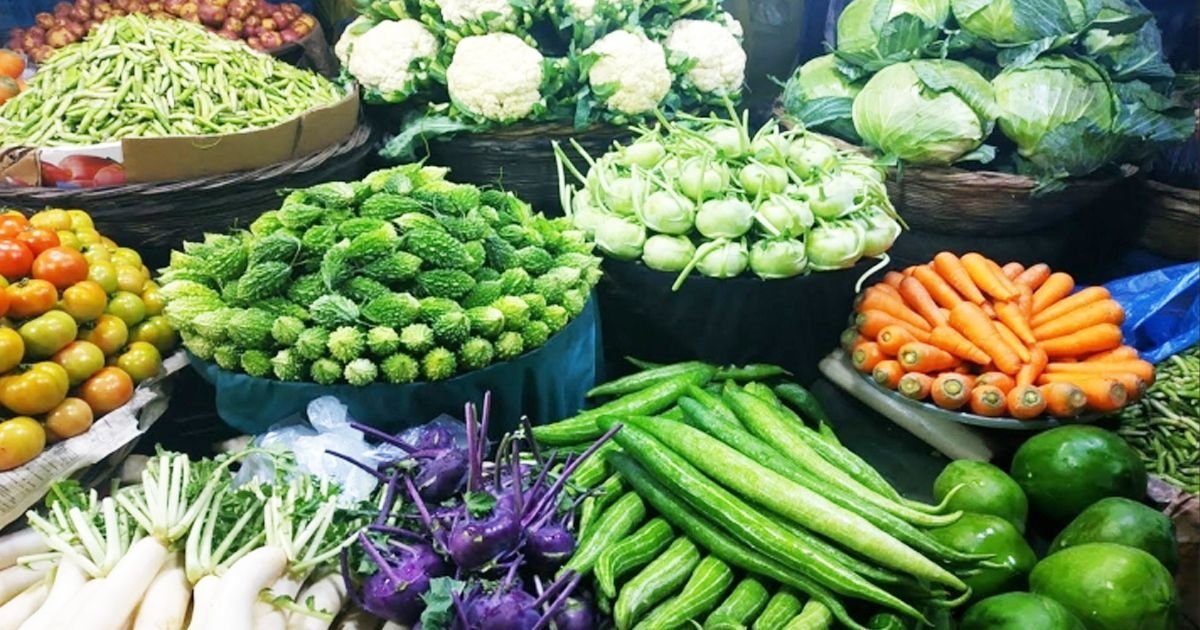 কমেছে সবজির দাম, তবে স্বস্তি ফিরছে না পেঁয়াজ-আলুর বাজারে