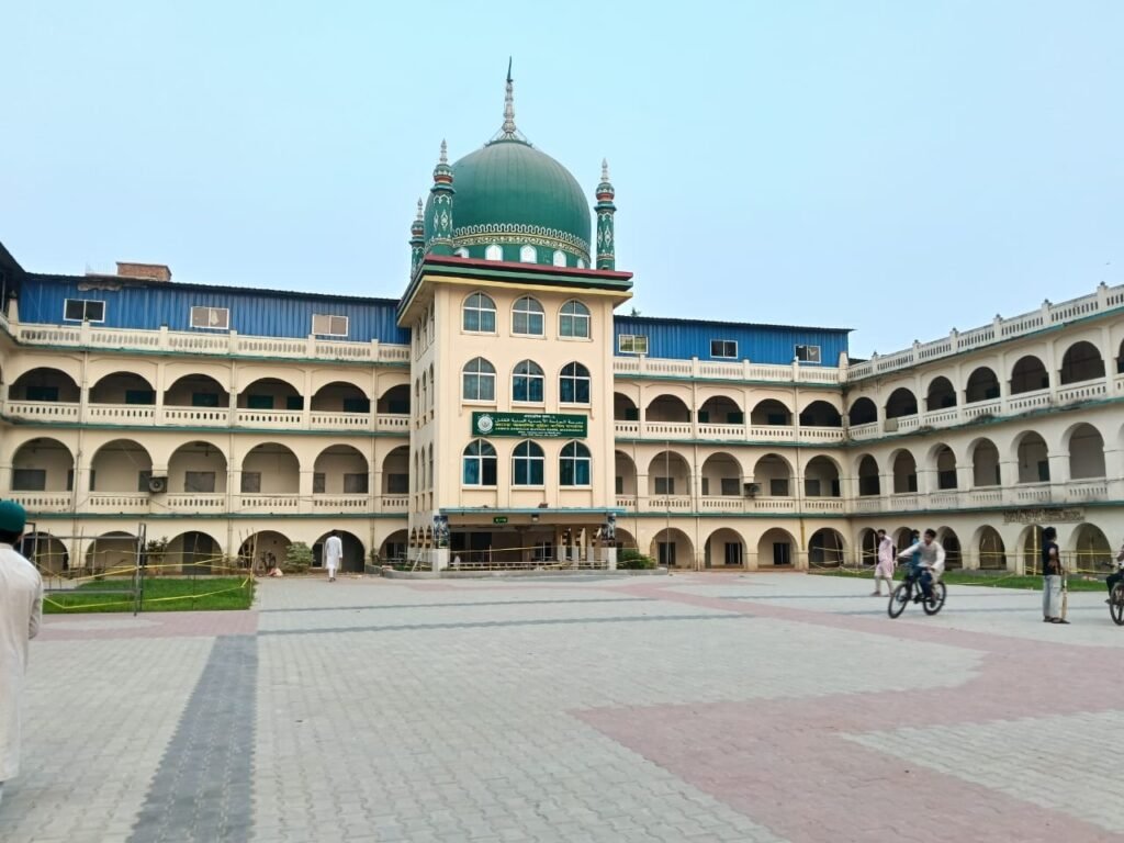 সুন্নিয়া মাদ্রাসায় প্রতিদিন তিনহাজার মানুষের ইফতার